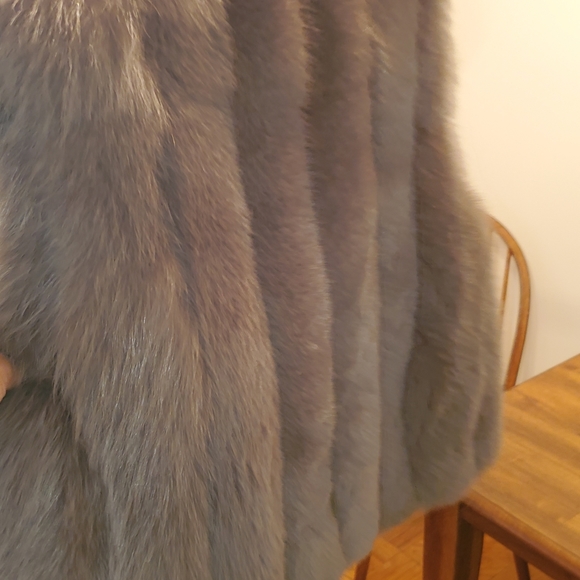 MACY MCCOY FOX FUR VEST - Picture 4 of 6
